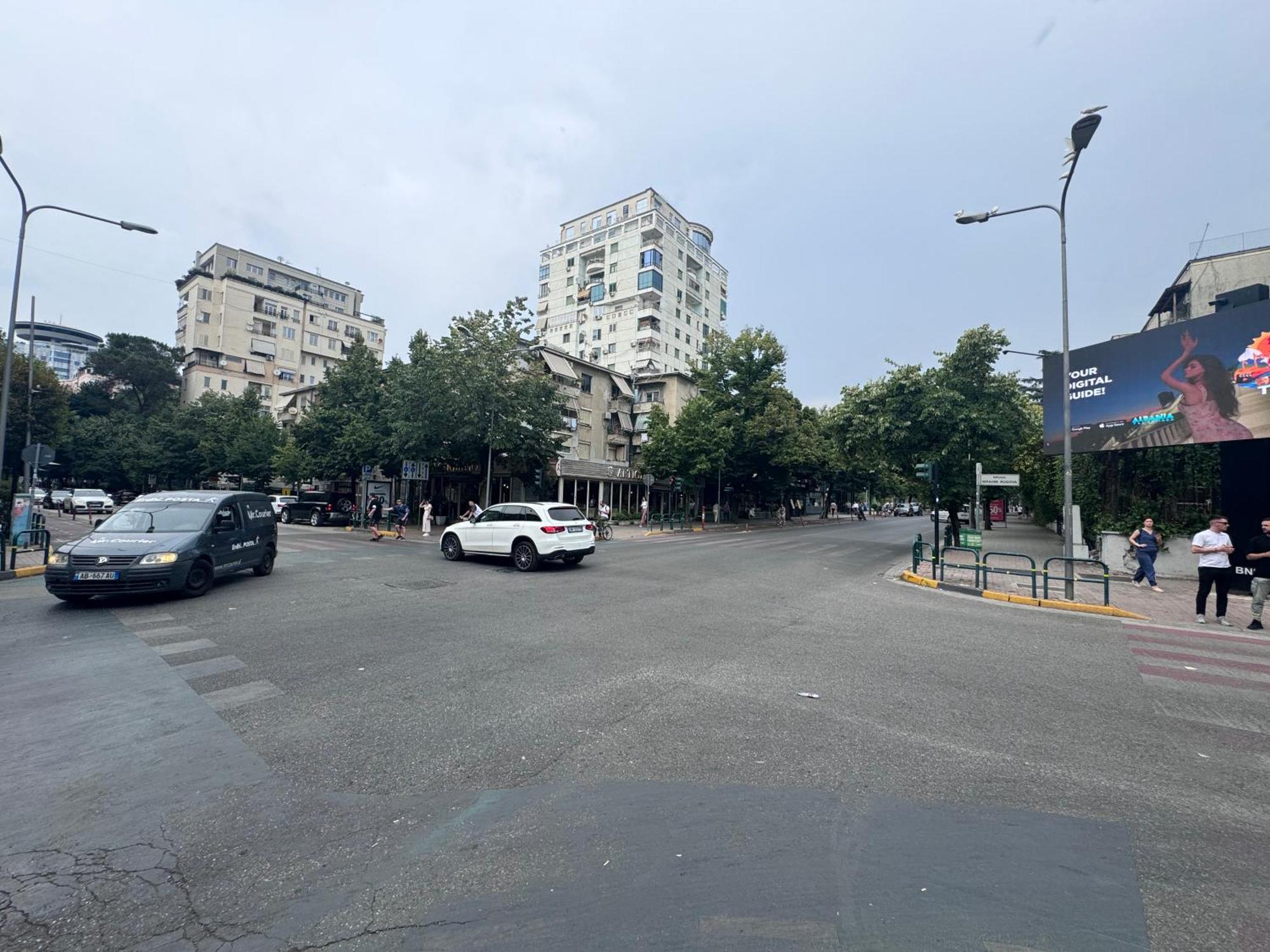 The Hidden Gem Of Blloku Apartamento Tirana Exterior foto