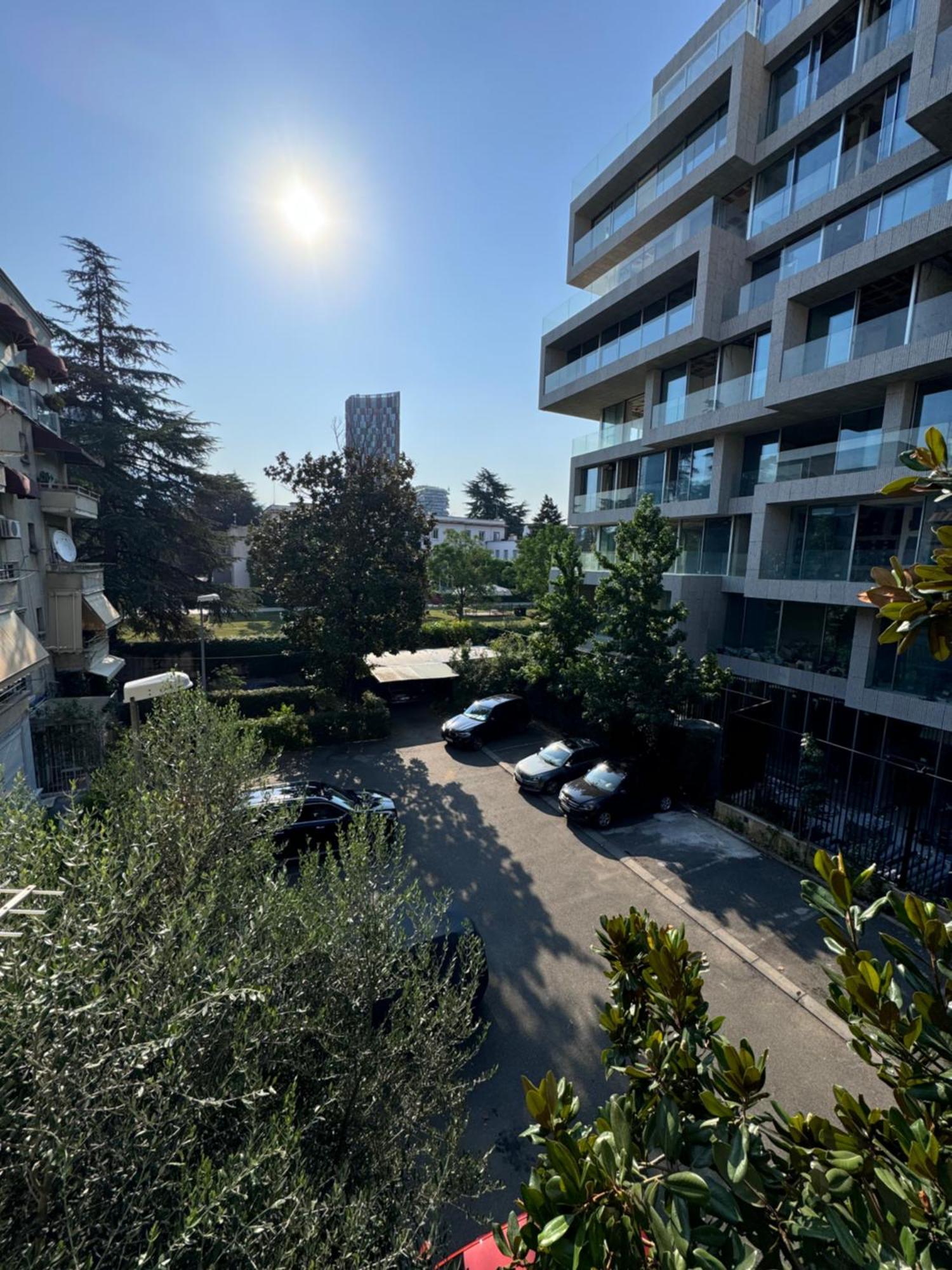 The Hidden Gem Of Blloku Apartamento Tirana Exterior foto